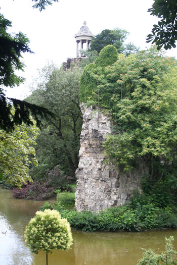 Le parc des Buttes-Chaumont - Le lac Le parc des Buttes-Chaumont - Le lac