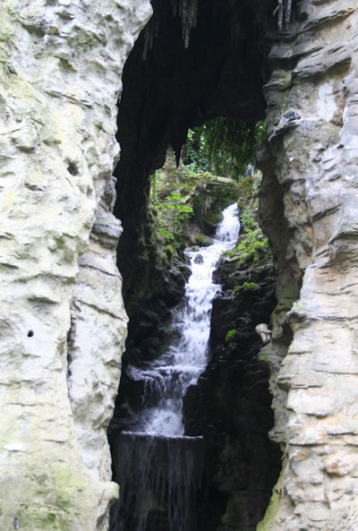 Les Buttes-Chaumont : la cascade Les Buttes-Chaumont : la cascade