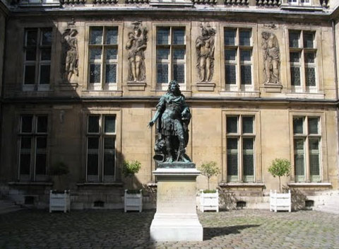 L'hôtel Carnavalet - Façade sur cour L'hôtel Carnavalet - Façade sur cour