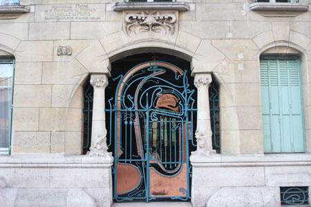 Le Castel Beranger - La porte d'entrée Le Castel Beranger - La porte d'entrée