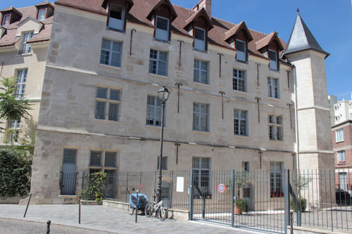 Le château de la Reine Blanche, ancienne maison de teinturiers Le château de la Reine Blanche, ancienne maison de teinturiers