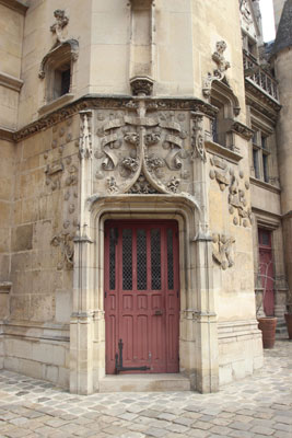 L’hôtel de Cluny - La tour d'escalier L’hôtel de Cluny - La tour d'escalier