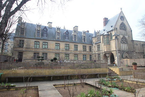 L’hôtel de Cluny - Façade sur jardin L’hôtel de Cluny - Façade sur jardin