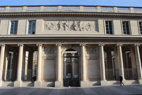 L’Ecole de Chirurgie – La colonnade donnant sur la rue L’Ecole de Chirurgie – La colonnade donnant sur la rue
