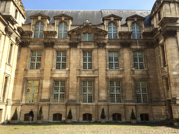 L'hôtel d'Angoulême : la façade sur cour