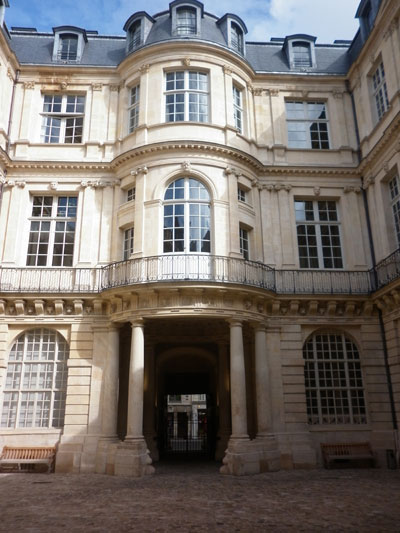 Hôtel de Beauvais - Façade sur cour Hôtel de Beauvais - Façade sur cour