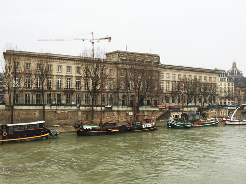 L’Hôtel des Monnaies aujourd'hui, vu de l'ile de la Cité L’Hôtel des Monnaies aujourd'hui, vu de l'ile de la Cité