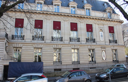 L’hôtel Bischoffsheim : façade sur la place des Etats-Unis L’hôtel Bischoffsheim : façade sur la place des Etats-Unis