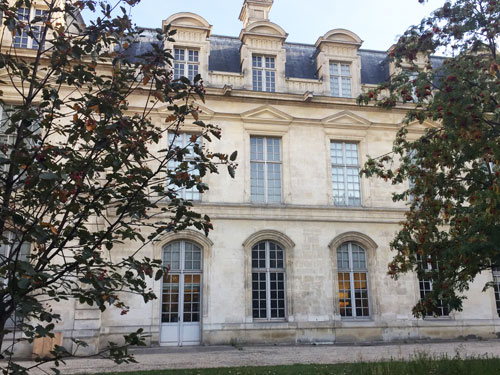 L’Hôtel de Saint-Aignan : la façade sur jardin donne maintenant sur le jardin Anne Frank L’Hôtel de Saint-Aignan : la façade sur jardin donne maintenant sur le jardin Anne Frank