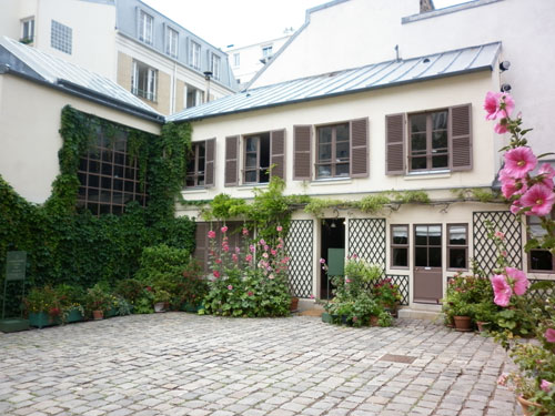 L'hôtel Renan-Scheffer - L'un des deux ateliers et les communs L'hôtel Renan-Scheffer - L'un des deux ateliers et les communs