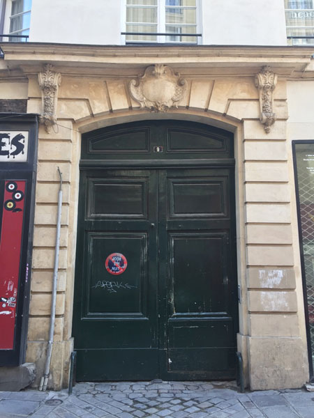 L'hôtel de Neufville de Villeroy : second portail d'entrée sur la rue des Déchargeurs L'hôtel de Neufville de Villeroy : second portail d'entrée sur la rue des Déchargeurs