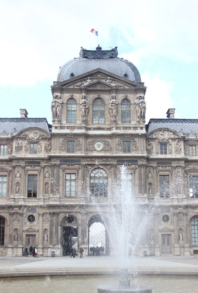 Le Louvre - Le pavillon de l'Horloge Le Louvre - Le pavillon de l'Horloge