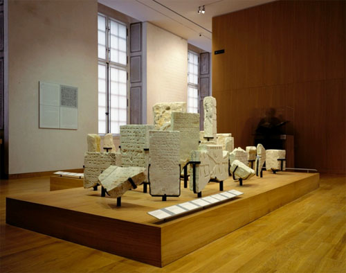 L’Hôtel de Saint-Aignan : salle d'exposition du musée d'Art et d'Histoire du Judaïsme L’Hôtel de Saint-Aignan : salle d'exposition du musée d'Art et d'Histoire du Judaïsme