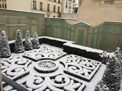 Le musée de la Chasse : le jardin à la Française sous la neige Le musée de la Chasse : le jardin à la Française sous la neige