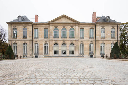 Le musée Rodin : la façade sur la cour d'honneur Le musée Rodin : la façade sur la cour d'honneur
