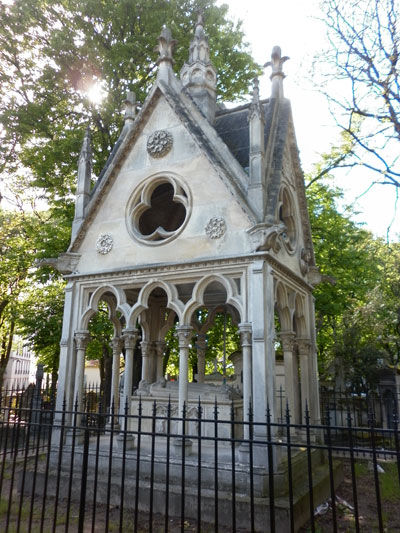 Le cimetière du Père-Lachaise - La tombe d'Héloïse et Abélard Le cimetière du Père-Lachaise - La tombe d'Héloïse et Abélard