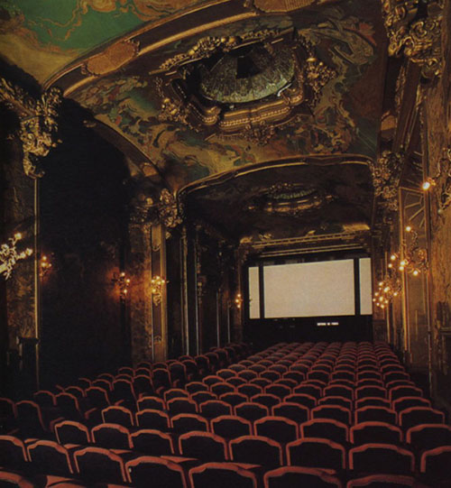 La Pagode - Le décor de la grande salle La Pagode - Le décor de la grande salle