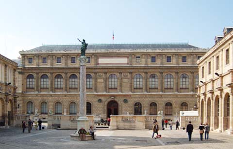 Le Palais des Etudes : la façade extérieure Le Palais des Etudes : la façade extérieure