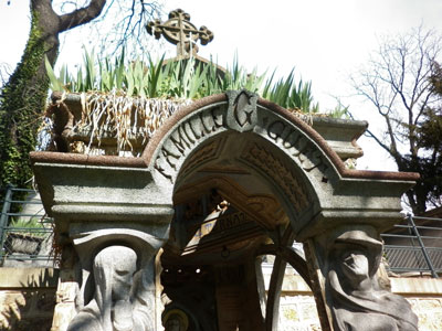 Le cimetière du Père-Lachaise Le cimetière du Père-Lachaise
