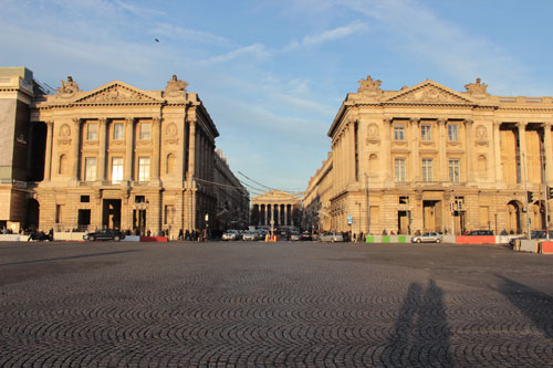 La place de la Concorde et l'église de la Madeleine au fond La place de la Concorde et l'église de la Madeleine au fond