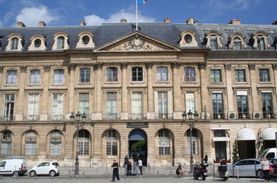 La Place Vendôme - L'hôtel de Bourvallais devenu le Ministère de la Justice La Place Vendôme - L'hôtel de Bourvallais devenu le Ministère de la Justice
