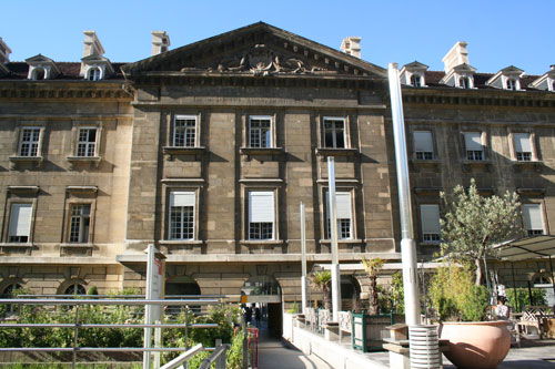 L'hôpital Saint-Antoine - Pavillon de l'Horloge L'hôpital Saint-Antoine - Pavillon de l'Horloge