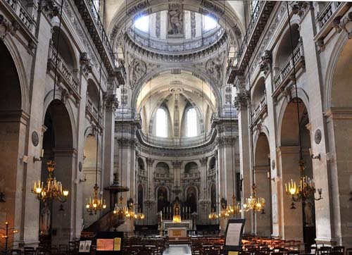 L’église Saint-Paul-Saint-Louis : la nef et le chœur L’église Saint-Paul-Saint-Louis : la nef et le chœur
