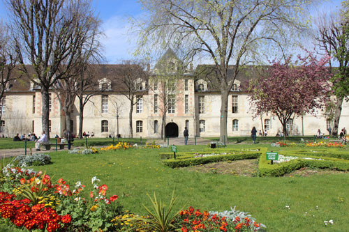 L’hôpital Saint-Louis L’hôpital Saint-Louis