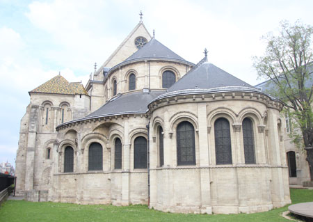 Prieuré Saint-Martin des Champs : chapelle axiale et chœur vus de l'extérieur Prieuré Saint-Martin des Champs : chapelle axiale et chœur vus de l'extérieur
