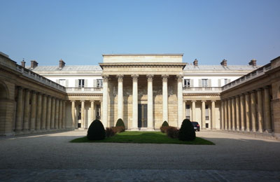 L’hôtel de Salm - La façade sur cour exprimant le goût pour l'antique L’hôtel de Salm - La façade sur cour exprimant le goût pour l'antique