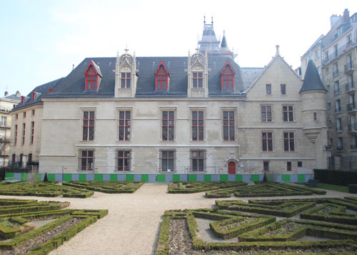 L’ Hôtel de Sens - Façade sur jardin L’ Hôtel de Sens - Façade sur jardin