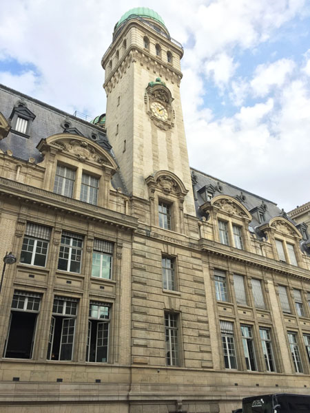 La Sorbonne Nouvelle : la curieuse tour de la façade rue Saint-jacques La Sorbonne Nouvelle : la curieuse tour de la façade rue Saint-jacques