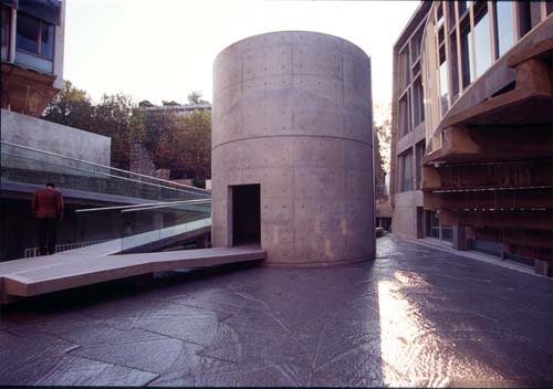 Le siège de l’Unesco - L'espace de méditation cylindrique Le siège de l’Unesco - L'espace de méditation cylindrique