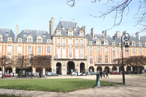 La place des Vosges La place des Vosges
