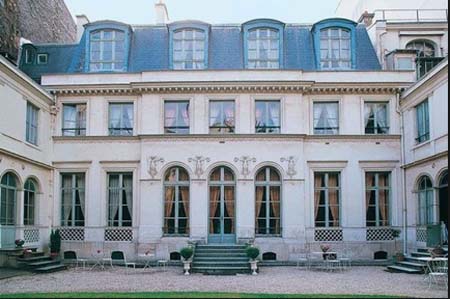 L’hôtel de Bourrienne - Façade sur le jardin L’hôtel de Bourrienne - Façade sur le jardin