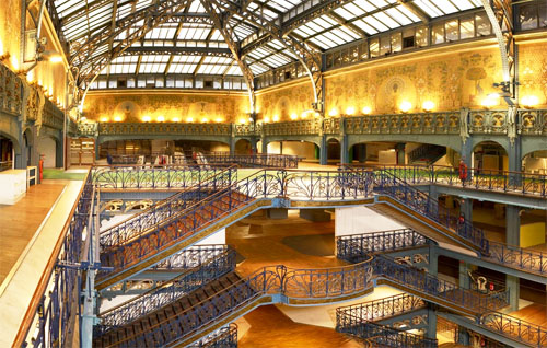 Les escaliers Art nouveau et la verrière du magasin 2 Les escaliers Art nouveau et la verrière du magasin 2