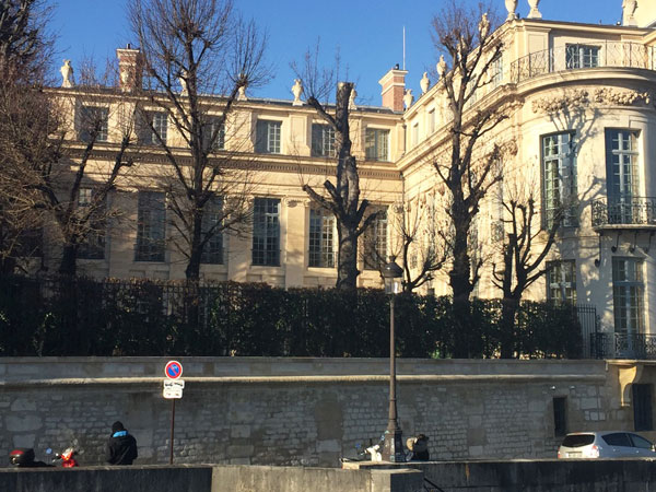 L’Hôtel Lambert : la façade sur le jardin L’Hôtel Lambert : la façade sur le jardin