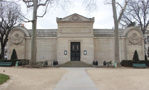 La chapelle expiatoire - L'entrée La chapelle expiatoire - L'entrée