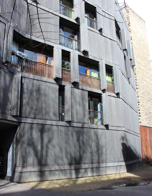 Logements sociaux rue des Suisses : la façade sur cour du 1er bâtiment Logements sociaux rue des Suisses : la façade sur cour du 1er bâtiment