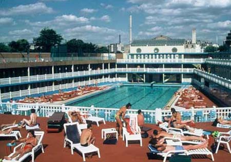 La piscine Molitor à son heure de gloire La piscine Molitor à son heure de gloire