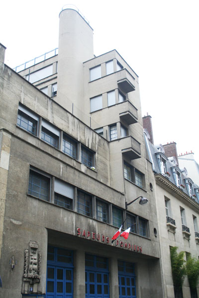 Caserne de pompiers, rue Mesnil Caserne de pompiers, rue Mesnil