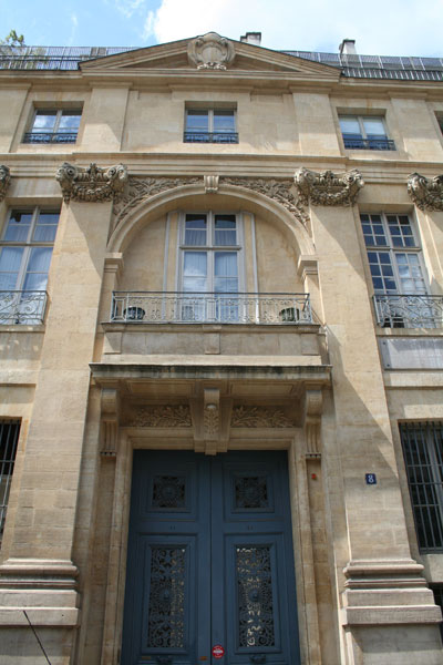 L’hôtel de Léon - le portail d'entrée L’hôtel de Léon - le portail d'entrée