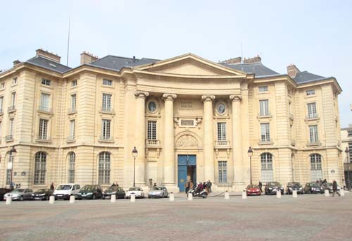 Le centre Panthéon - Siège des universités Paris I et Paris II Le centre Panthéon - Siège des universités Paris I et Paris II