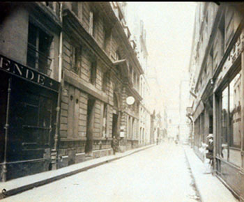 La rue des Bons-Enfants : sur la gauche, le portail de l'hôtel d'Argenson La rue des Bons-Enfants : sur la gauche, le portail de l'hôtel d'Argenson