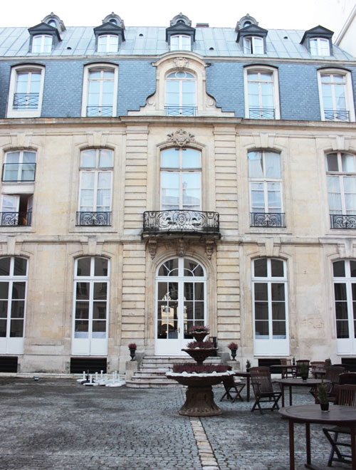 L'hôtel de Boullogne : la façade sur cour L'hôtel de Boullogne : la façade sur cour