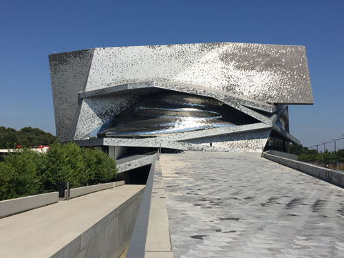 La Philharmonie - Vue de la Porte de Pantin La Philharmonie - Vue de la Porte de Pantin