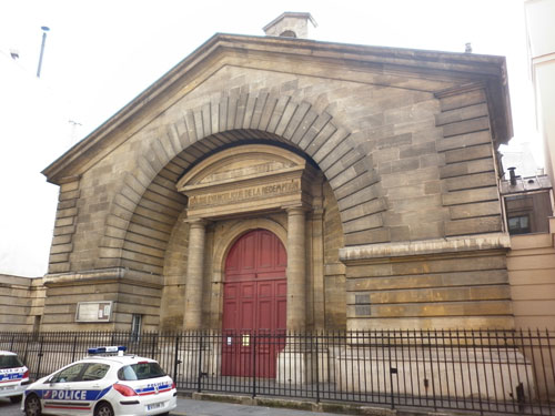 L'église de la Rédemption - La façade sur la rue L'église de la Rédemption - La façade sur la rue