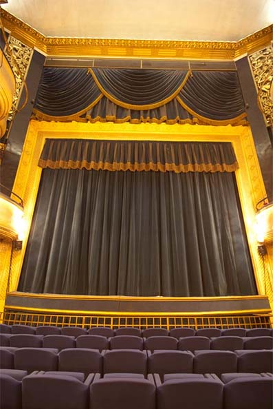 Le théâtre Daunou - La scène Le théâtre Daunou - La scène