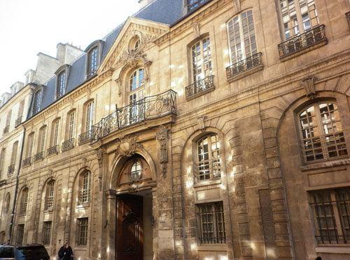 L'hôtel d'Albret - le bâtiment sur rue L'hôtel d'Albret - le bâtiment sur rue