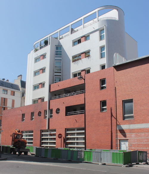 La médiathèque Hergé - façade rue de Tanger La médiathèque Hergé - façade rue de Tanger